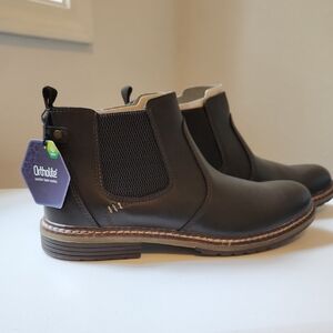 Sonoma Black and Brown Chelsea Boots with Elastic Panels